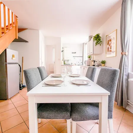 Cozy Family House 2 Bedrooms Free Parking דירה