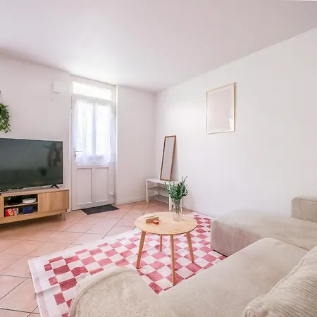 Cozy Family House 2 Bedrooms Free Parking Apartment